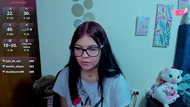 Snapshot of Emma_boo chatting on 11-01-25, 03:35 Emma boo online show from 11-01-25, 03:35