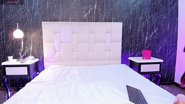 Snapshot of ViolettConnor-x chatting on 10-30-25, 08:50 ViolettConnor-x online show from 10-30-25, 08:50