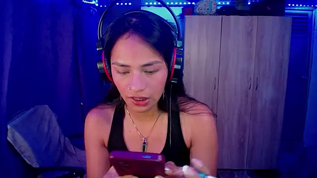Snapshot of Samara_Homescapes chatting on 05-17-26, 02:11 Samara Homescapes online show from 05-17-26, 02:11