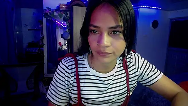 Snapshot of Samara_Homescapes chatting on 05-19-26, 03:24 Samara Homescapes online show from 05-19-26, 03:24