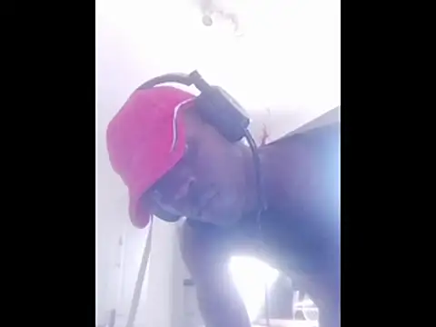 Snapshot of living_fantasy chatting on 10-29-25, 03:00 living fantasy online show from 10-29-25, 03:00