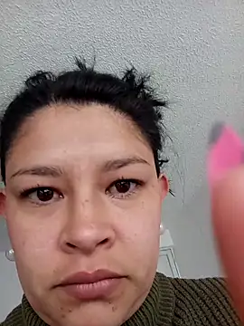 Snapshot of Macarena-2 chatting on 10-29-25, 09:47 Macarena-2 online show from 10-29-25, 09:47