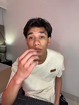 Snapshot of michael_vidal chatting on 10-29-25, 07:24 michael vidal online show from 10-29-25, 07:24