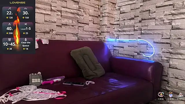 Snapshot of Luxia23 chatting on 11-02-25, 08:25 Luxia23 online show from 11-02-25, 08:25