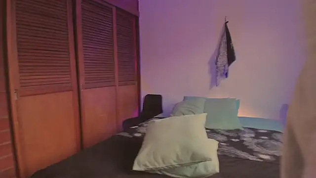 estmonnn online show from 12-15-25, 10:04