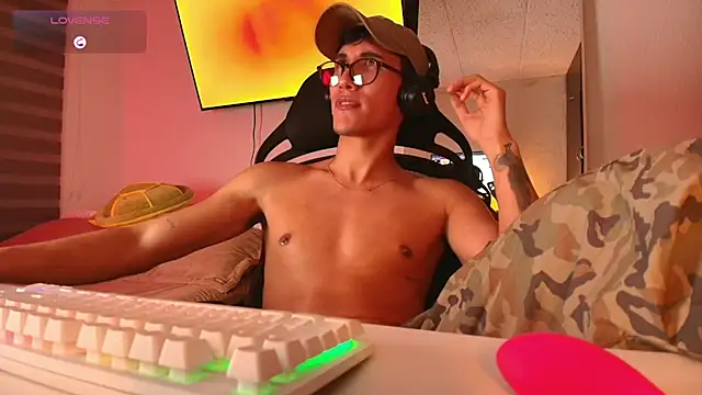 Emilio Rhys online show from 11-21-25, 06:12