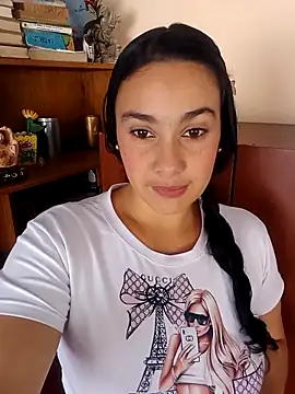 Isa-Giraldo online show from 11-17-25, 03:16