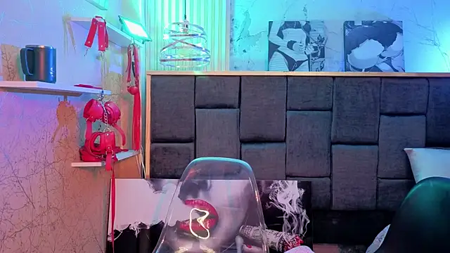 Im-Lola online show from 02-22-26, 09:44