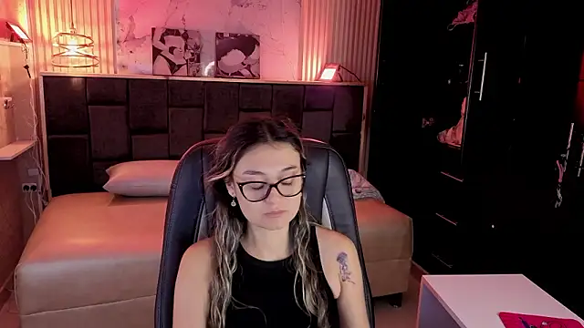 Im-Lola online show from 02-27-26, 08:41