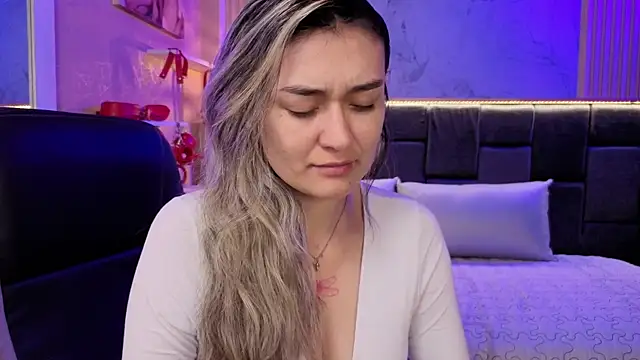 Im-Lola online show from 11-21-25, 08:19