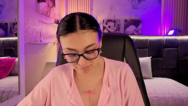 Im-Lola online show from 03-18-26, 08:32