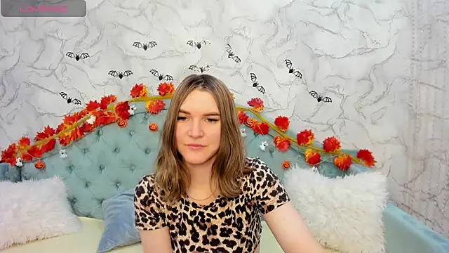 Snapshot of AriaAmaren chatting on 10-30-25, 11:45 AriaAmaren online show from 10-30-25, 11:45