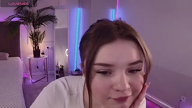 Snapshot of Alice_Bloome chatting on 10-29-25, 09:19 Alice Bloome online show from 10-29-25, 09:19