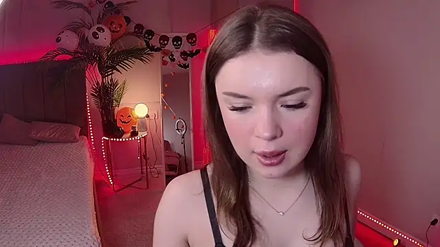 Snapshot of Alice_Bloome chatting on 11-01-25, 05:47 Alice Bloome online show from 11-01-25, 05:47