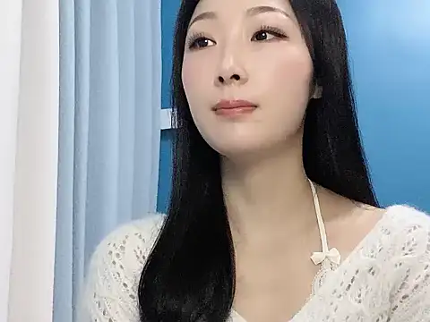 Snapshot of ella55-- chatting on 11-08-25, 01:53 ella55-- online show from 11-08-25, 01:53