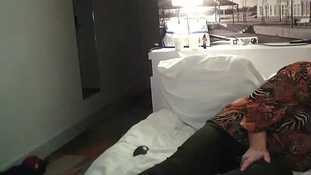 Sylviastar46 online show from 12-17-25, 05:51