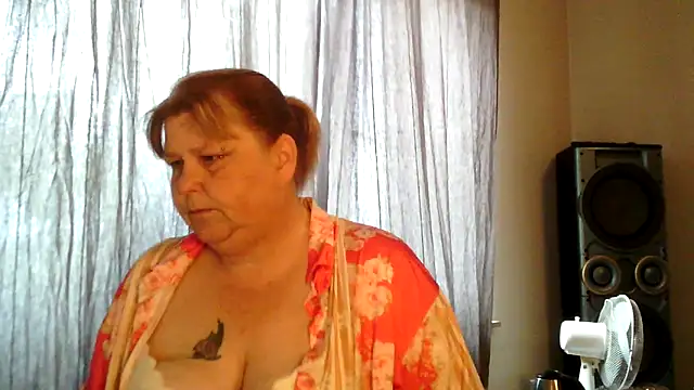 Snapshot of Sylviastar46 chatting on 06-14-26, 08:04 Sylviastar46 online show from 06-14-26, 08:04