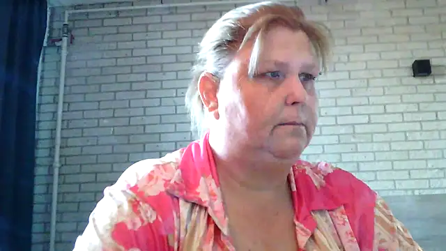 Snapshot of Sylviastar46 chatting on 04-24-26, 05:31 Sylviastar46 online show from 04-24-26, 05:31