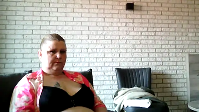 Sylviastar46 online show from 04-05-26, 09:16