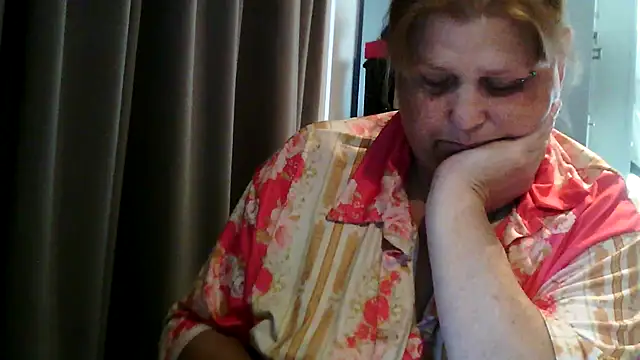 Snapshot of Sylviastar46 chatting on 06-03-26, 09:32 Sylviastar46 online show from 06-03-26, 09:32