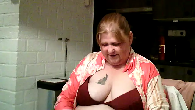 Snapshot of Sylviastar46 chatting on 05-09-26, 07:39 Sylviastar46 online show from 05-09-26, 07:39