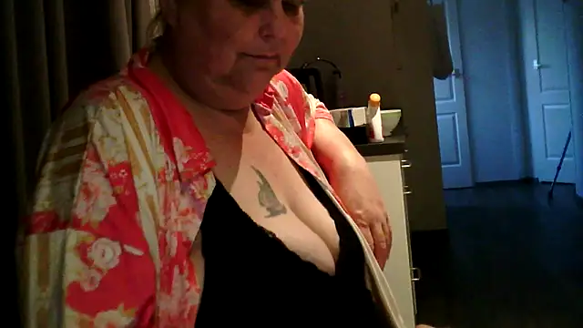 Snapshot of Sylviastar46 chatting on 06-01-26, 07:35 Sylviastar46 online show from 06-01-26, 07:35