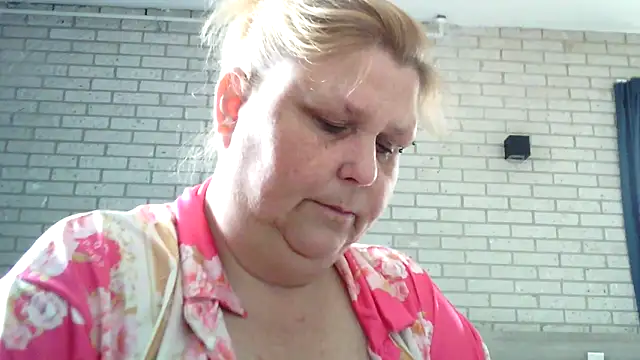 Sylviastar46 online show from 04-18-26, 08:05