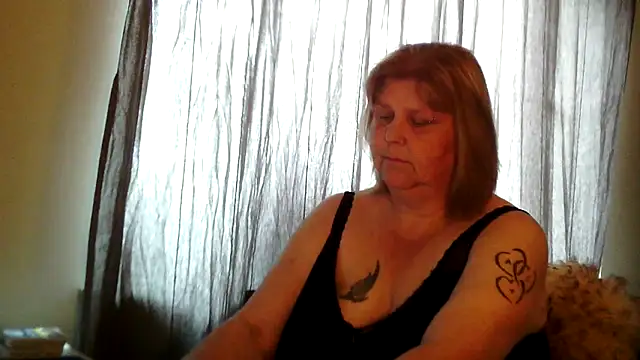 Snapshot of Sylviastar46 chatting on 06-10-26, 03:35 Sylviastar46 online show from 06-10-26, 03:35