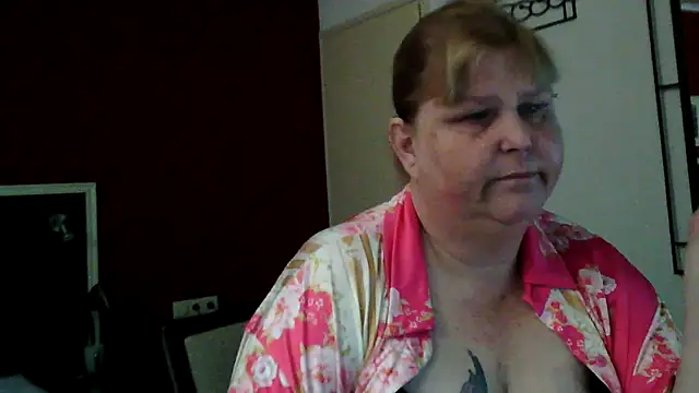 Snapshot of Sylviastar46 chatting on 05-19-26, 08:10 Sylviastar46 online show from 05-19-26, 08:10