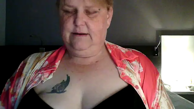 Snapshot of Sylviastar46 chatting on 05-16-26, 01:43 Sylviastar46 online show from 05-16-26, 01:43