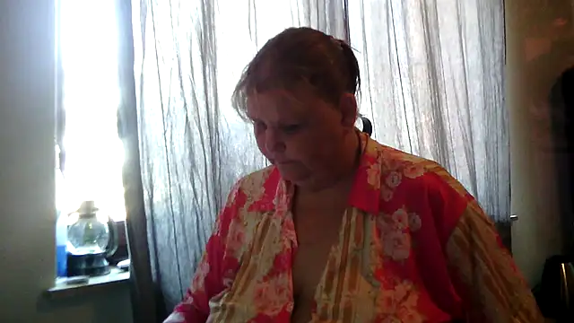 Snapshot of Sylviastar46 chatting on 06-25-26, 07:35 Sylviastar46 online show from 06-25-26, 07:35