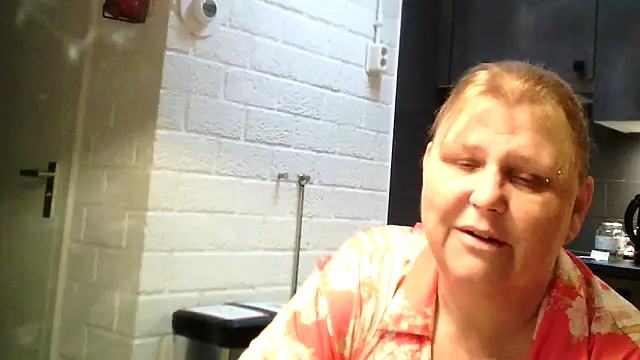 Snapshot of Sylviastar46 chatting on 05-06-26, 05:55 Sylviastar46 online show from 05-06-26, 05:55