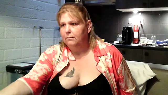 Snapshot of Sylviastar46 chatting on 05-06-26, 06:01 Sylviastar46 online show from 05-06-26, 06:01