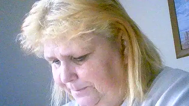 Snapshot of Sylviastar46 chatting on 11-16-25, 09:25 Sylviastar46 online show from 11-16-25, 09:25