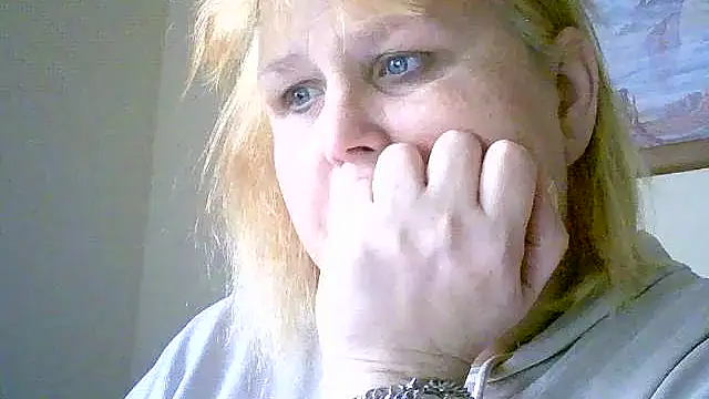 Snapshot of Sylviastar46 chatting on 11-14-25, 10:41 Sylviastar46 online show from 11-14-25, 10:41