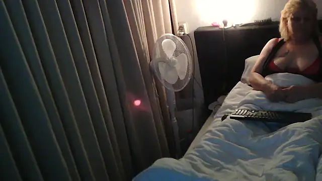 Sylviastar46 online show from 12-19-25, 06:21