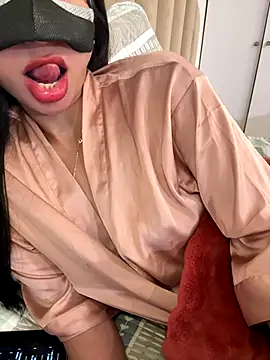 Snapshot of trinhvutrinh chatting on 12-21-25, 07:10 trinhvutrinh online show from 12-21-25, 07:10