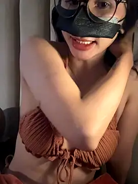 Snapshot of trinhvutrinh chatting on 11-23-25, 05:39 trinhvutrinh online show from 11-23-25, 05:39