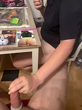 Teeny-Slut18 online show from 06-24-26, 11:24