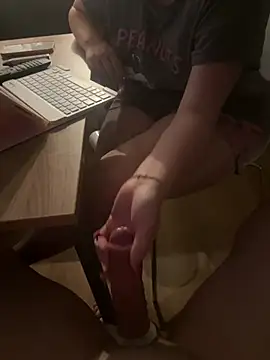 Teeny-Slut18 online show from 07-31-26, 08:06