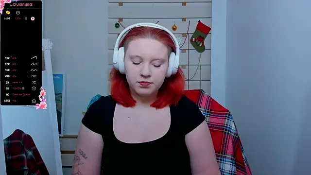 Snapshot of FoxPlayXX chatting on 01-18-26, 08:23 FoxPlayXX online show from 01-18-26, 08:23