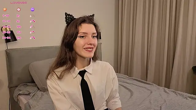 LauraYoungg online show from 11-23-25, 08:19