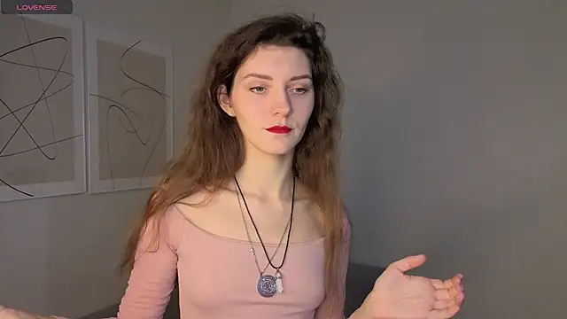 Snapshot of LauraYoungg chatting on 02-20-26, 09:17 LauraYoungg online show from 02-20-26, 09:17