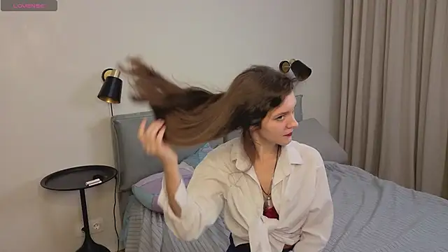 LauraYoungg online show from 11-30-25, 10:21