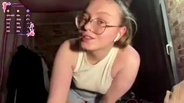 Snapshot of AnnitaArchbell chatting on 10-29-25, 02:16 AnnitaArchbell online show from 10-29-25, 02:16