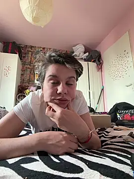 Snapshot of Carolineisback chatting on 03-01-26, 11:32 Carolineisback online show from 03-01-26, 11:32