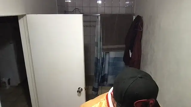 ezrah23 online show from 12-15-25, 06:41