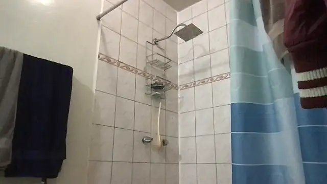 ezrah23 online show from 12-16-25, 04:33