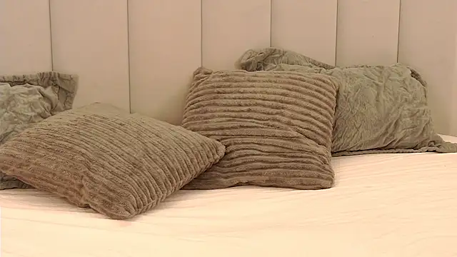 VickiBanx online show from 02-20-26, 04:09