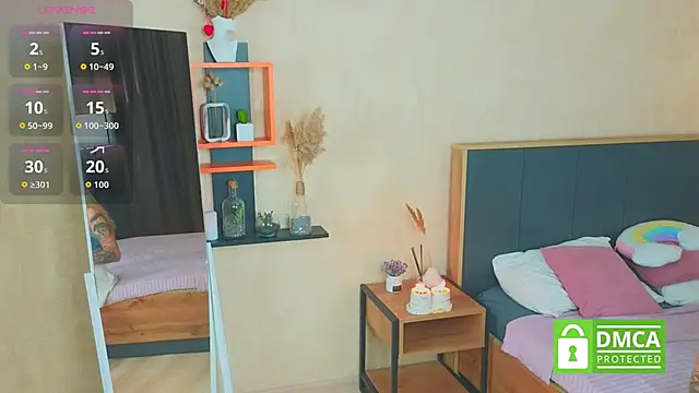 Ronesmee online show from 10-30-25, 04:04